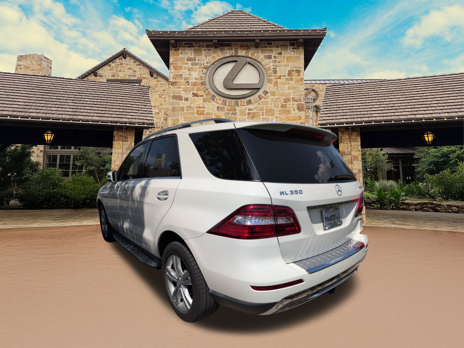 Used 2012 Mercedes-Benz ML 350 BlueTEC 4MATIC image 3