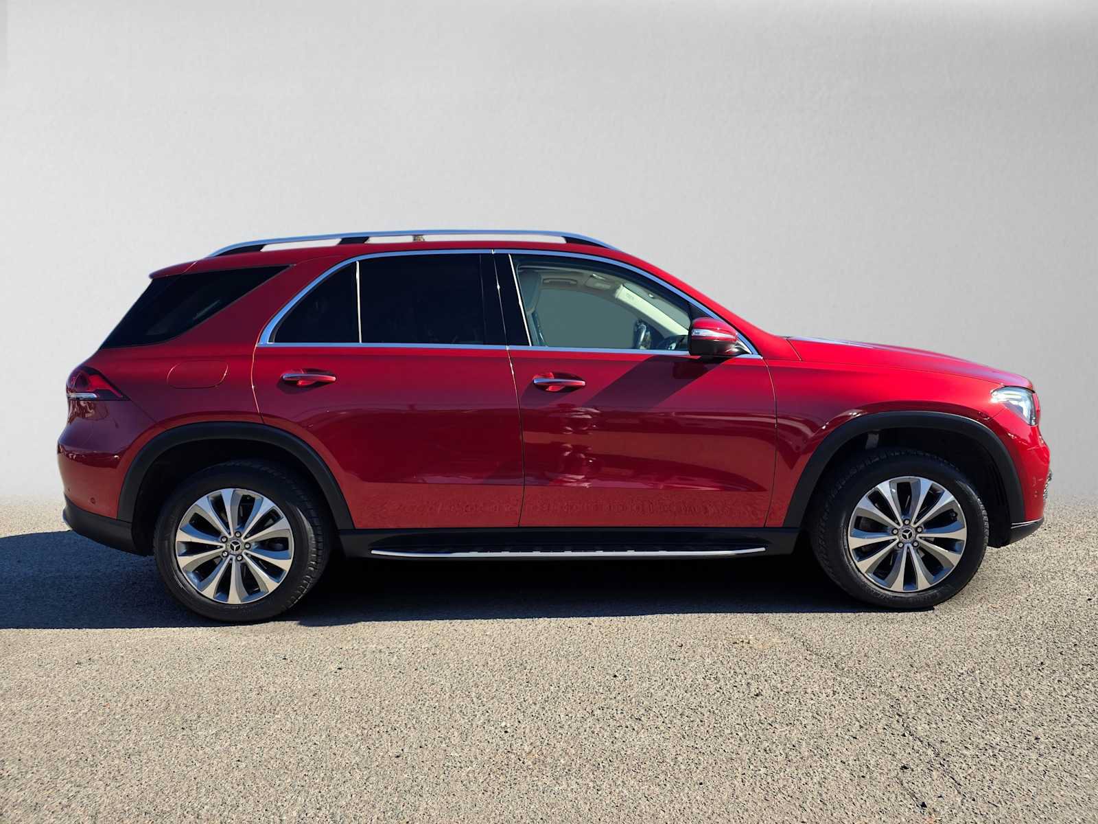 Used 2020 Mercedes-Benz GLE 350 4MATIC image 2