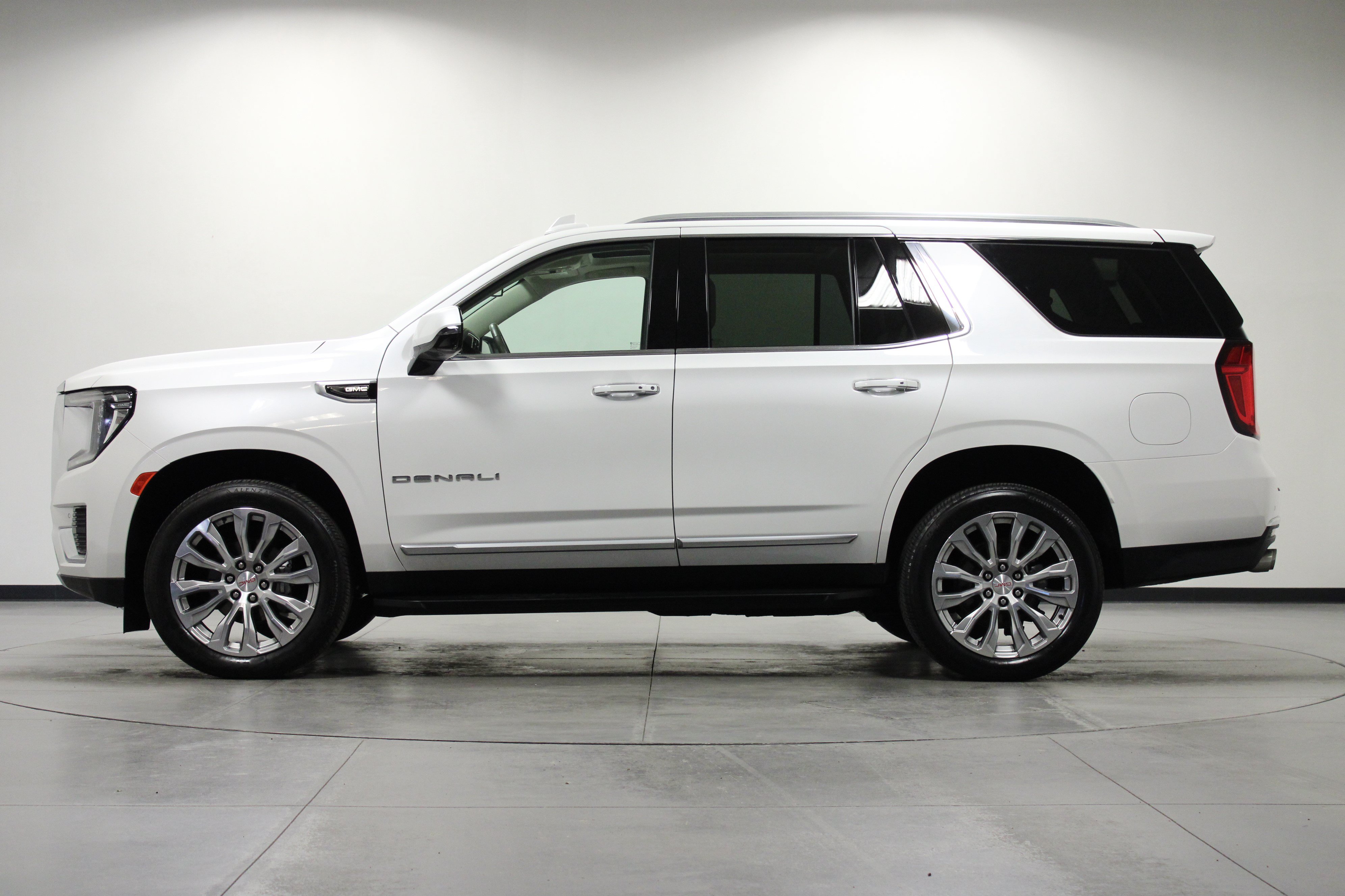 Used 2024 GMC Yukon Denali AWD/4WD image 7