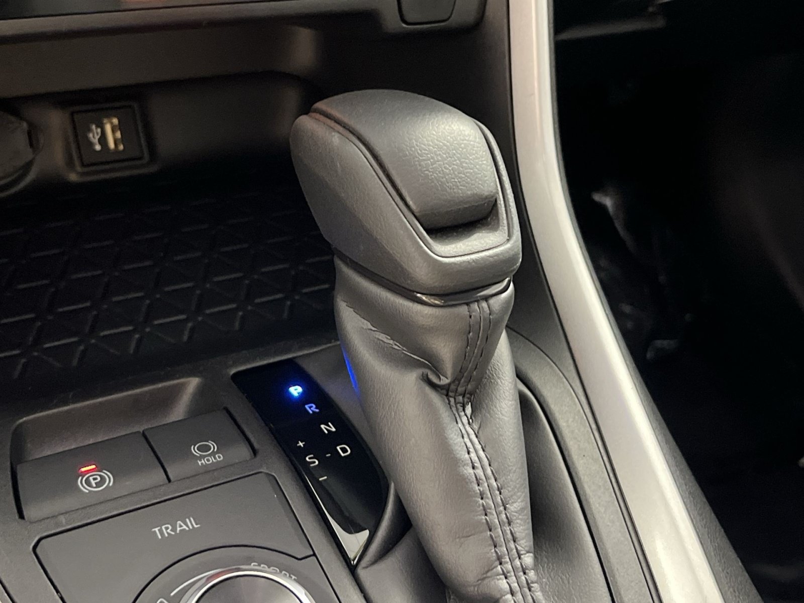 Used 2025 Toyota RAV4 XLE AWD/4WD image 22