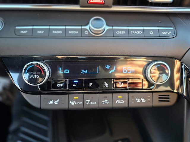 New 2025 Hyundai Elantra Limited image 25