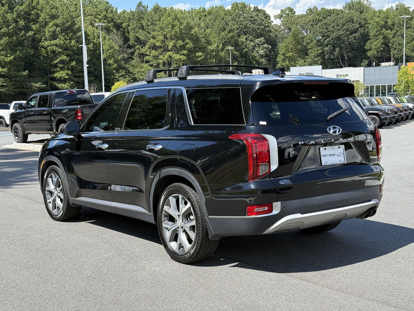 Used 2022 Hyundai Palisade SEL w/ Premium Package FWD image 3