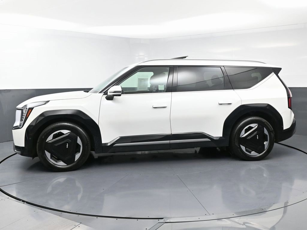 Used 2024 Kia EV9 Land image 6