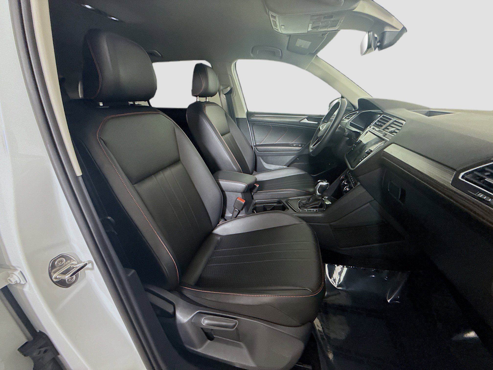 Used 2024 Volkswagen Tiguan Wolfsburg Edition image 29