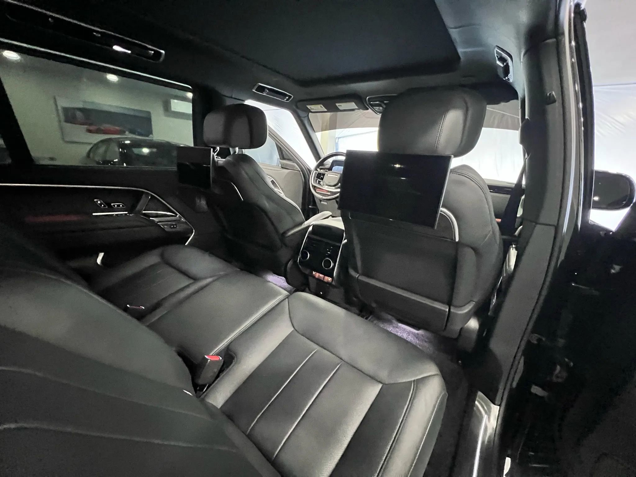 Used 2023 Land Rover Range Rover Long Wheelbase Autobiography image 30