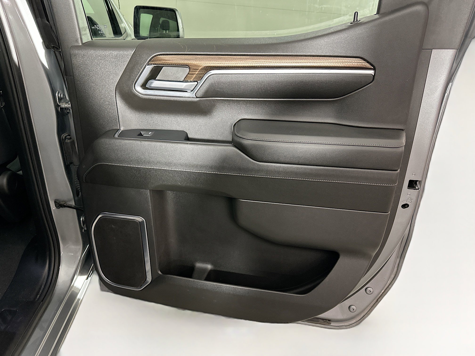 Used 2023 Chevrolet Silverado 1500 LT image 28