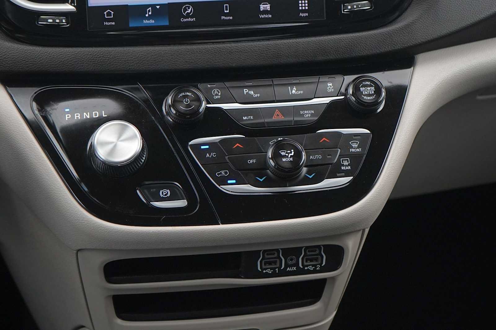 Used 2024 Chrysler Pacifica Touring-L FWD image 20