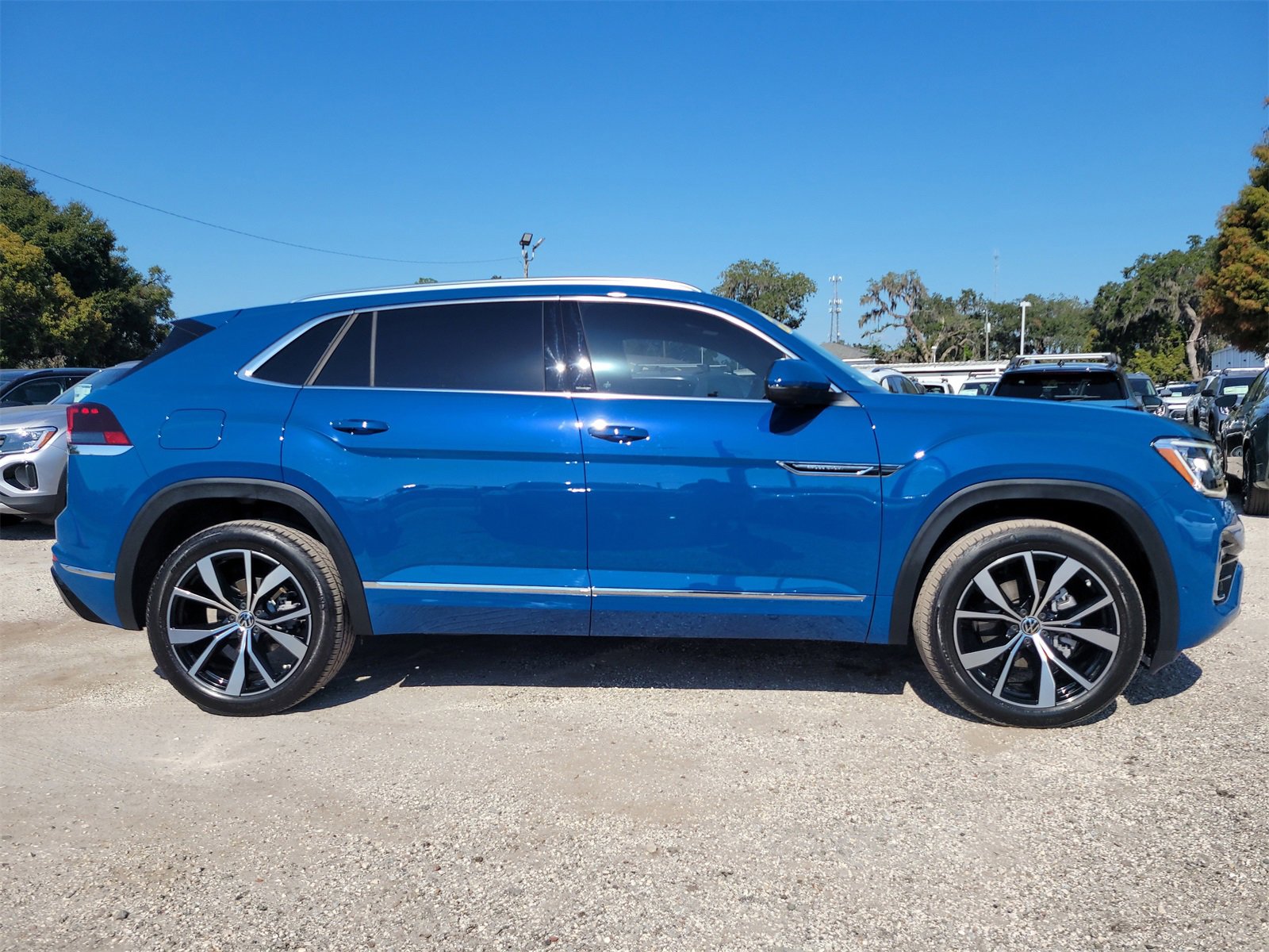 Used 2025 Volkswagen Atlas Cross Sport SEL Premium R-Line image 5