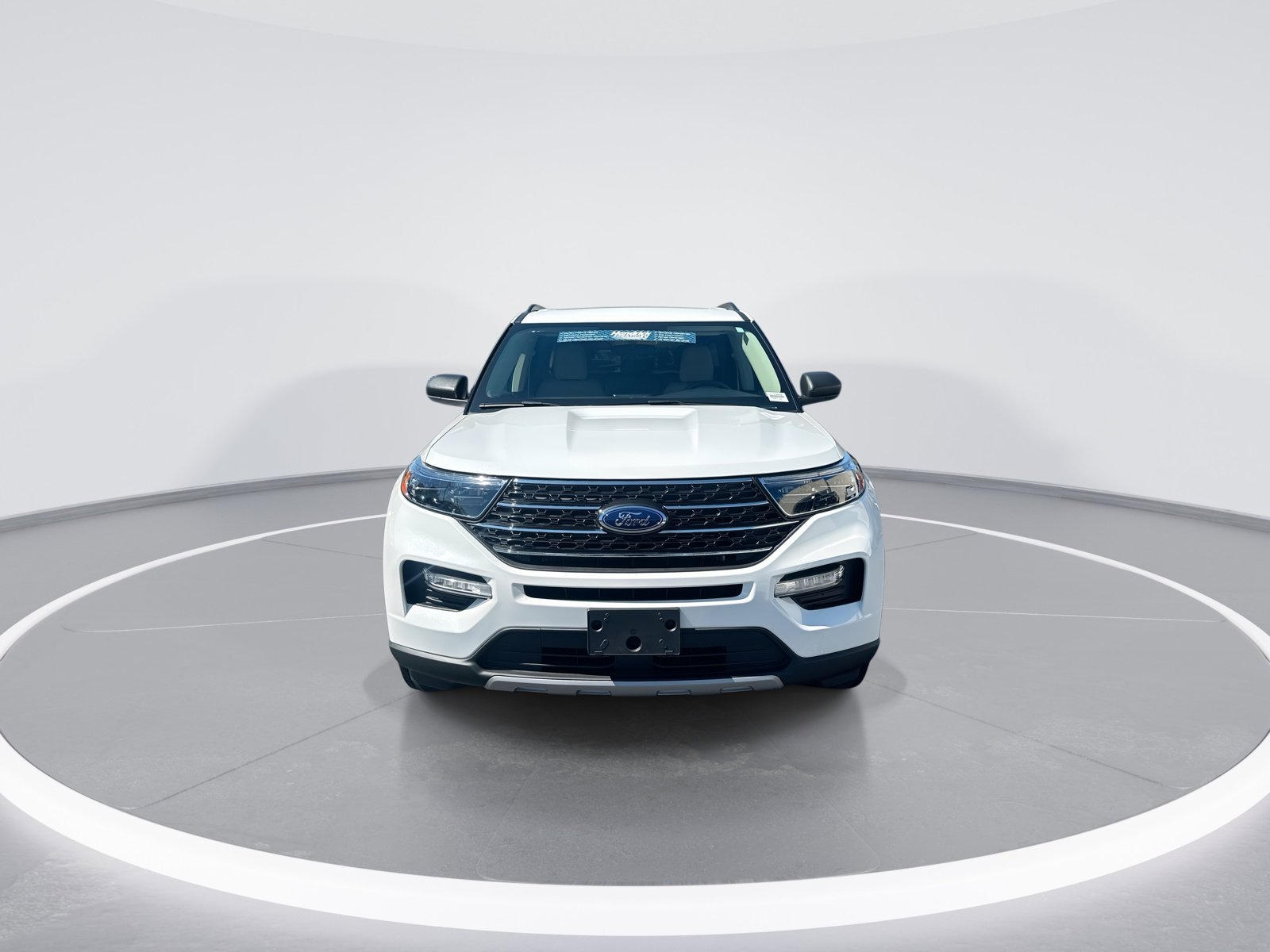 Used 2024 Ford Explorer XLT w/ Equipment Group 202A AWD/4WD image 3