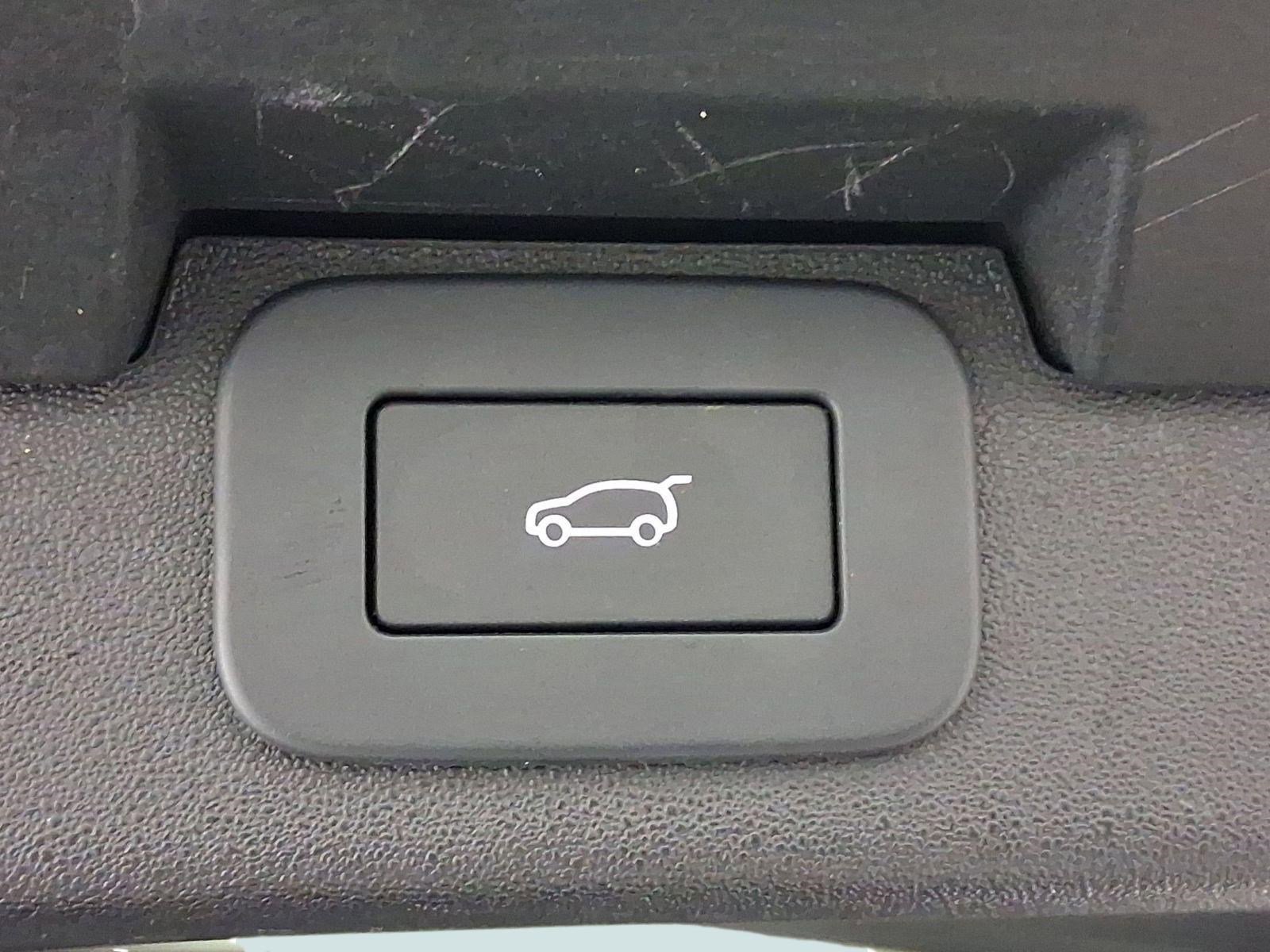 Used 2025 Land Rover Discovery Dynamic SE image 31