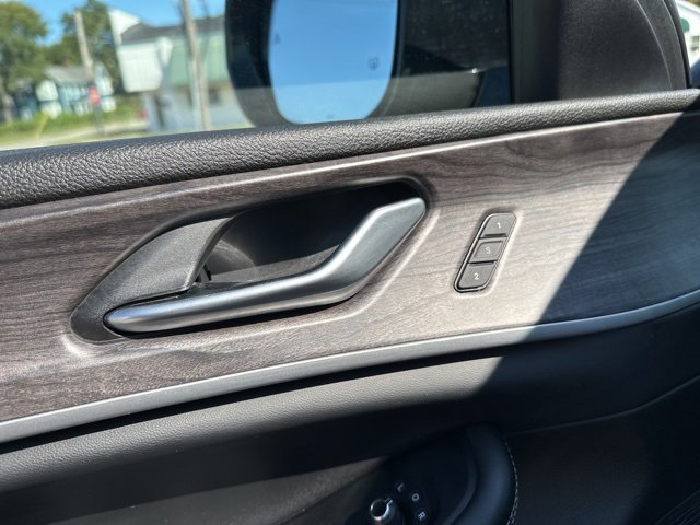 Used 2023 Jeep Grand Cherokee Limited w/ Black Appearance Package image 18