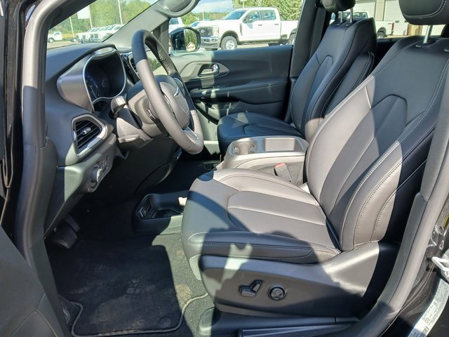 New 2026 Chrysler Voyager LX image 8