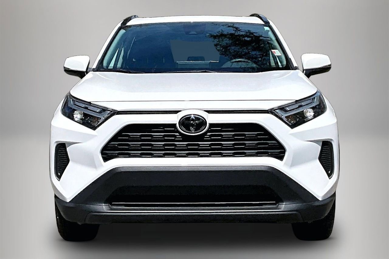 Used 2025 Toyota RAV4 XLE w/ Convenience Package image 3