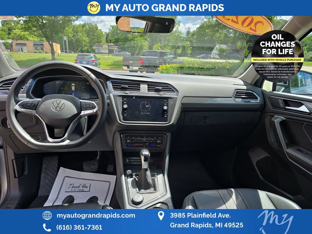 Used 2023 Volkswagen Tiguan SE AWD/4WD image 12