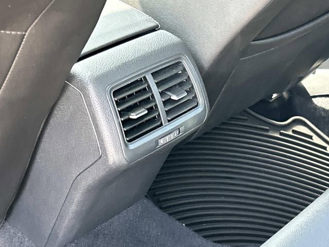 Used 2018 Volkswagen Golf SE FWD image 20