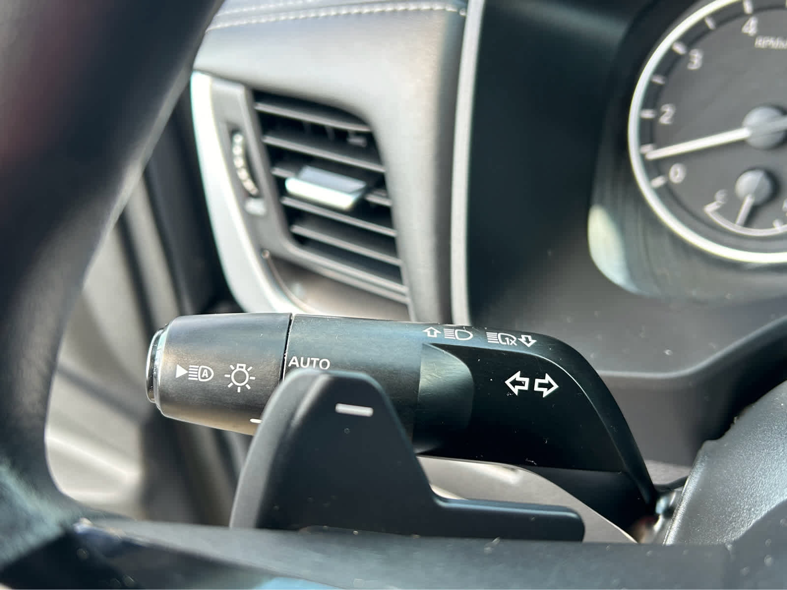 Used 2023 Nissan Rogue SV image 20