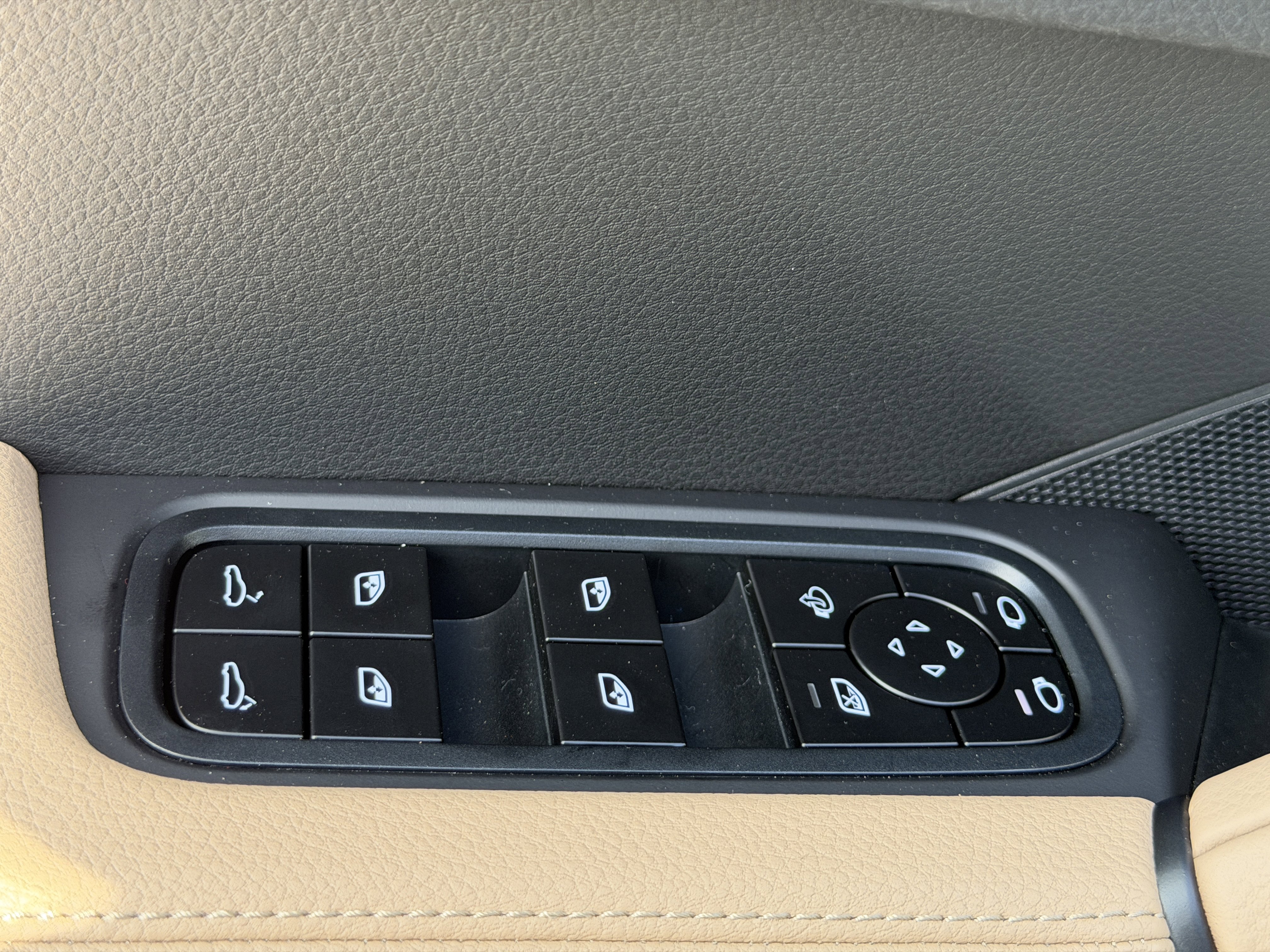 New 2026 Porsche Cayenne image 24