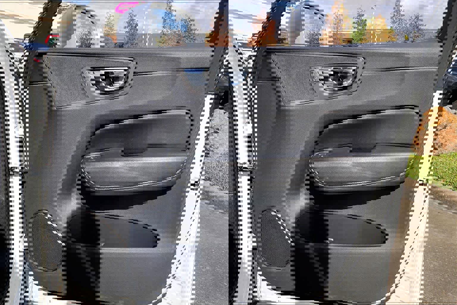 Used 2018 Volvo XC60 T5 R-Design w/ Convenience Package image 20