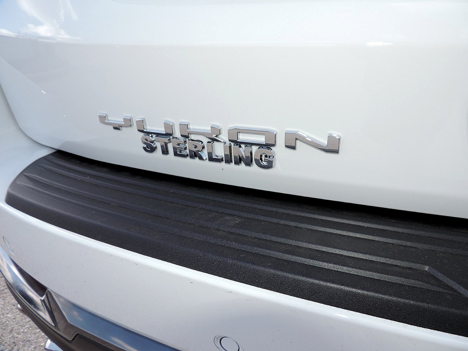 New 2026 GMC Yukon XL AT4 w/ AT4 Premium Plus Package AWD/4WD image 11
