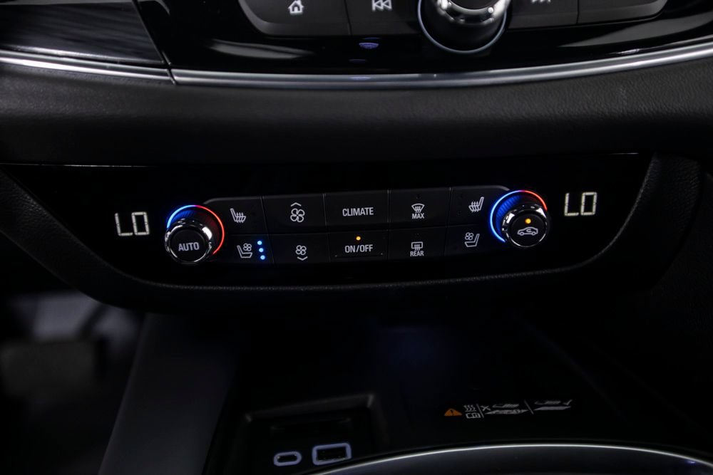 Used 2022 Buick Enclave Premium w/ Surround and Sites Package AWD/4WD image 33