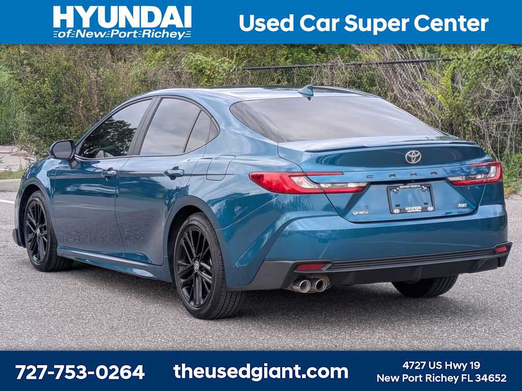 Used 2025 Toyota Camry SE FWD image 3