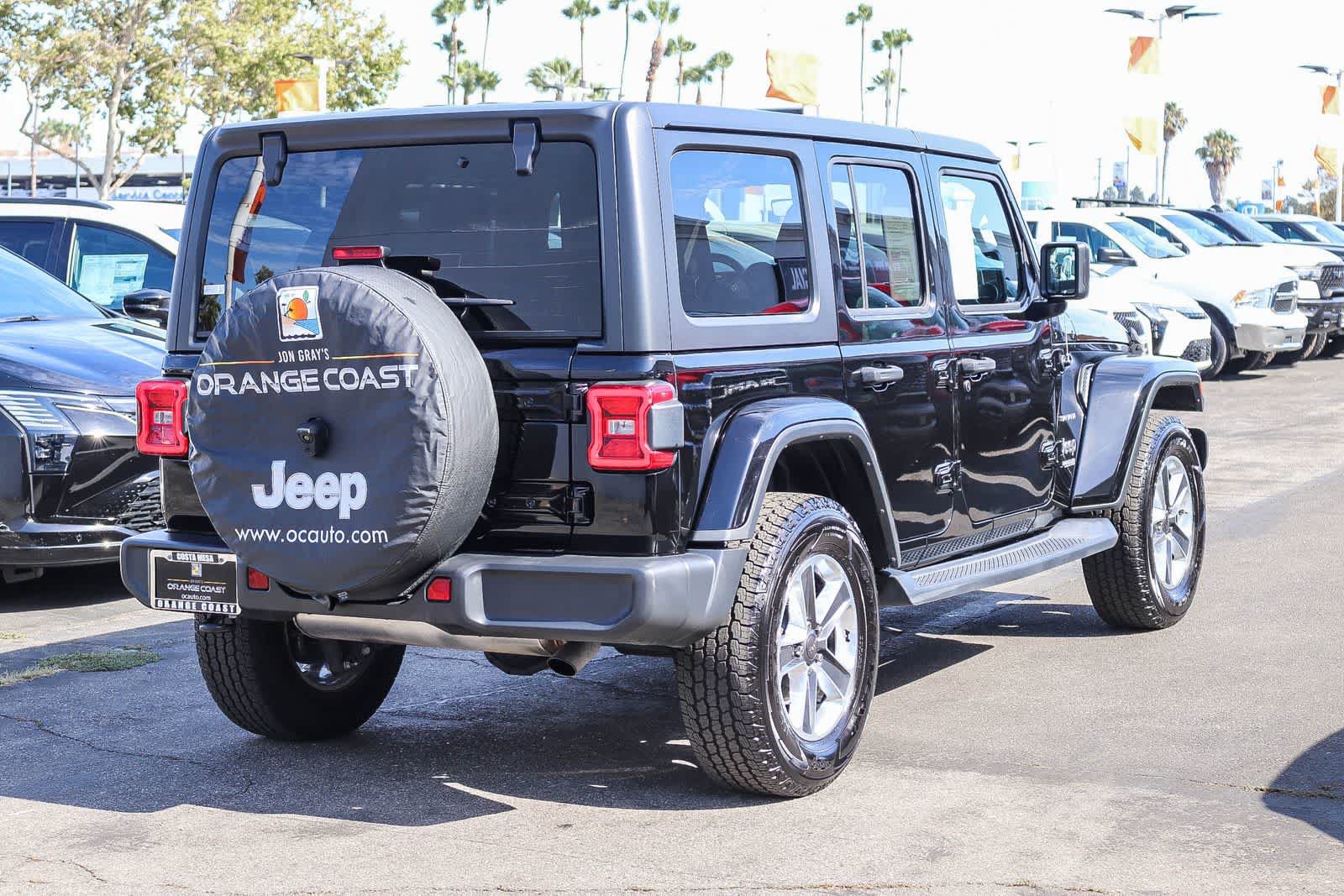 Used 2018 Jeep Wrangler Unlimited Sahara AWD/4WD image 4
