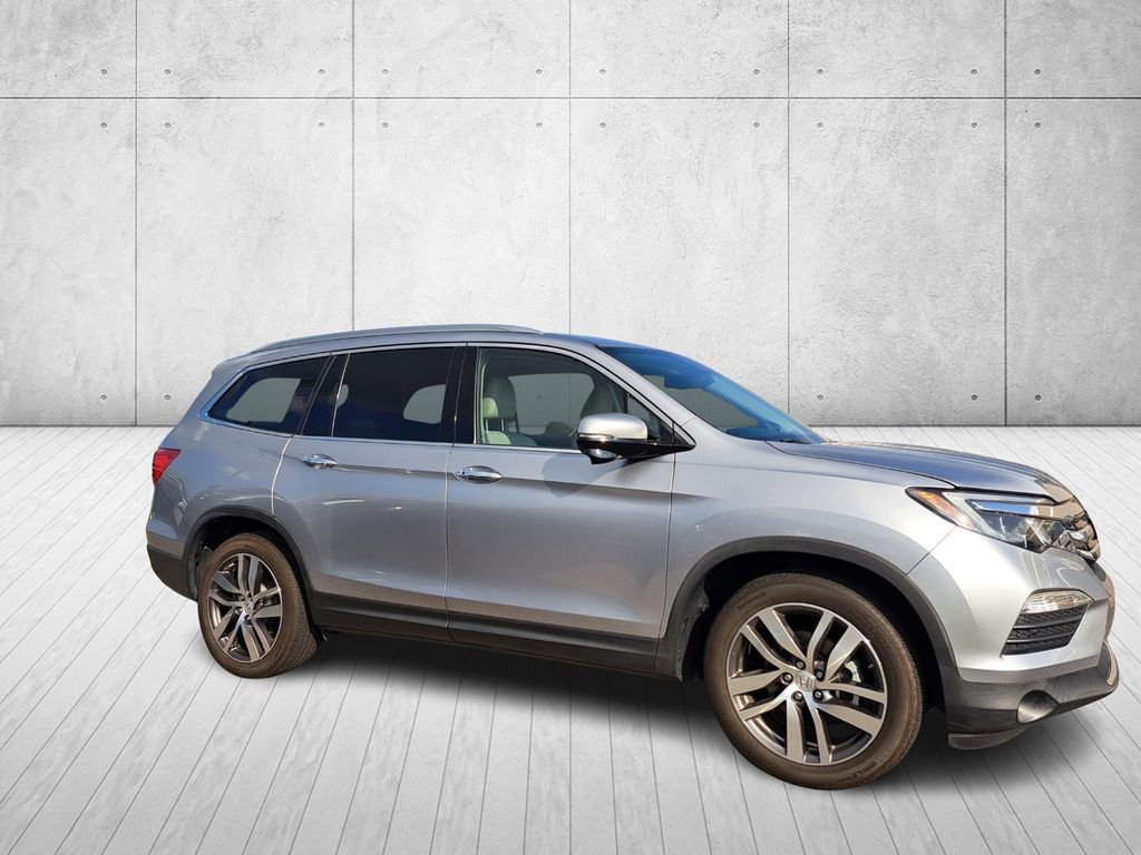 Used 2017 Honda Pilot Touring video 2