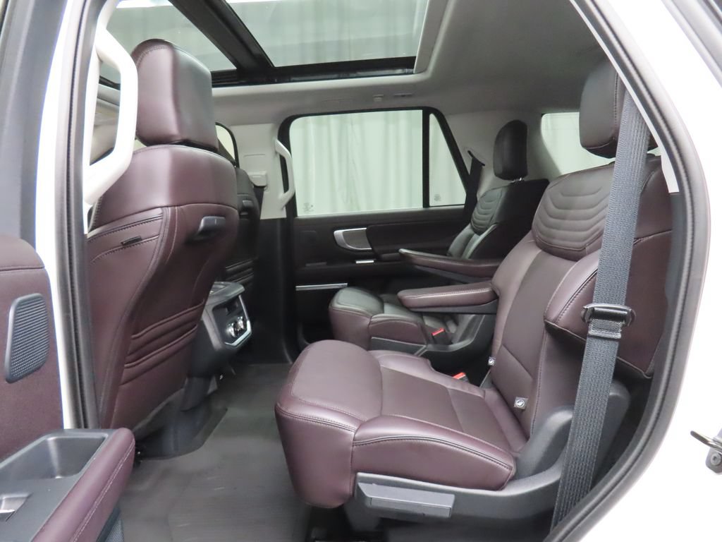 Used 2025 Ford Expedition Platinum w/ Platinum Ultimate Package AWD/4WD image 10