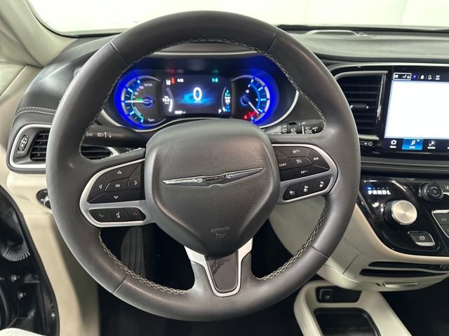 Used 2023 Chrysler Pacifica Touring-L image 14