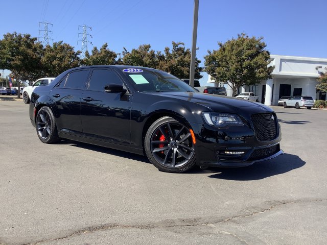Used 2023 Chrysler 300 C RWD image 2
