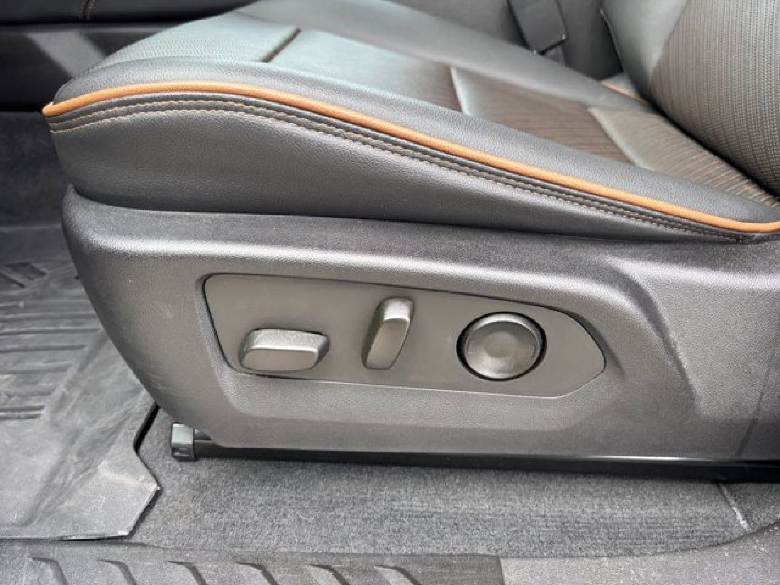 Used 2023 GMC Canyon AT4 w/ AT4 Premium Package image 11