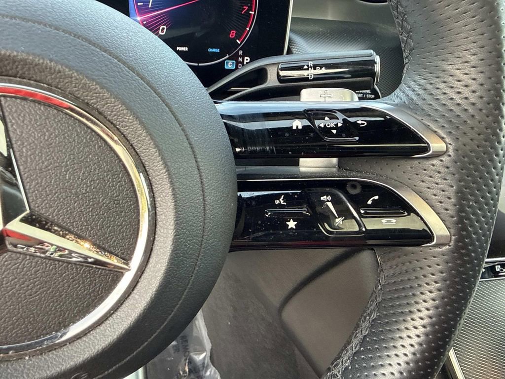 Used 2024 Mercedes-Benz GLC 300 4MATIC image 36