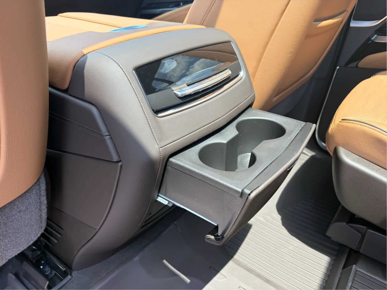 Used 2026 Cadillac Escalade Luxury w/ LPO, Floor Liner Package AWD/4WD image 37