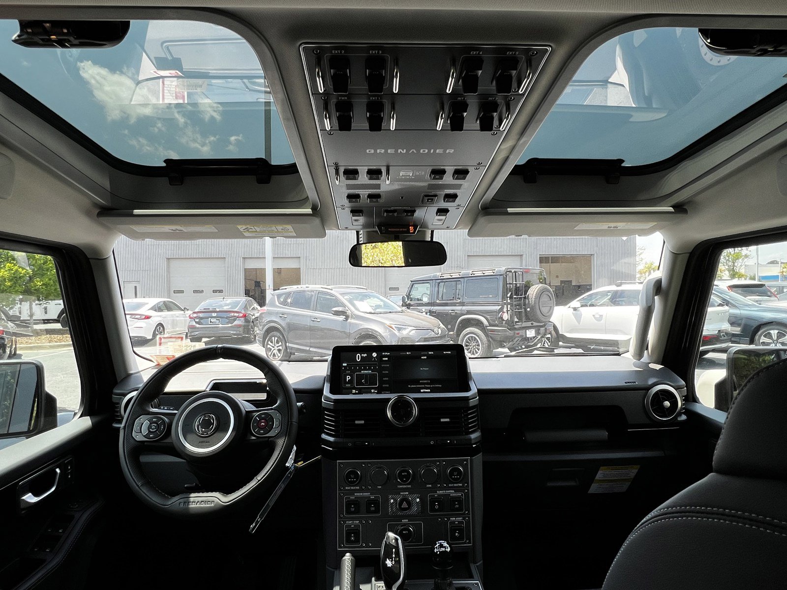Used 2025 INEOS Grenadier Fieldmaster Edition image 22