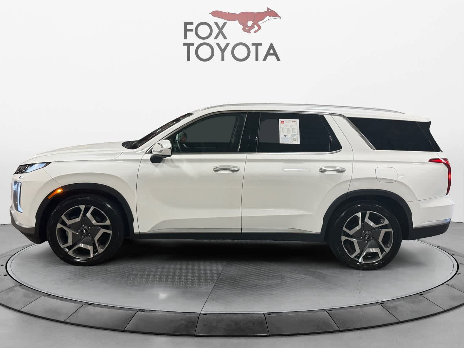 Used 2023 Hyundai Palisade SEL FWD image 3