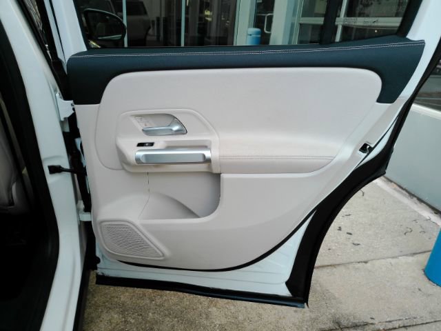 Used 2022 Mercedes-Benz EQB 300 4MATIC image 26