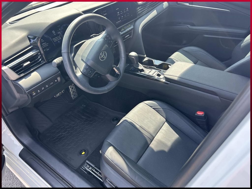 Used 2025 Toyota Camry Hybrid FWD image 14