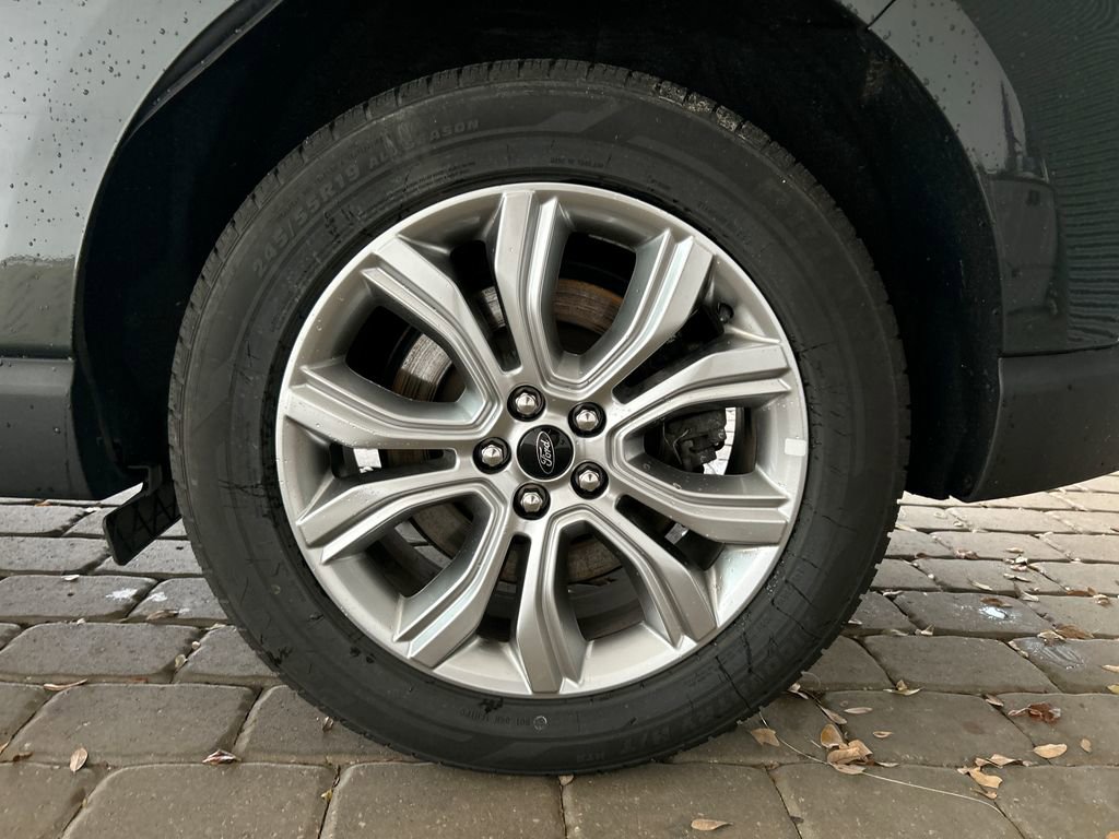 Used 2024 Ford Edge Titanium image 46