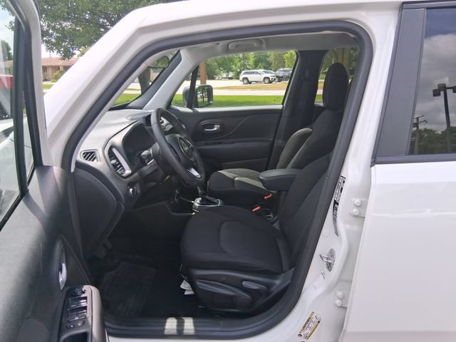 Used 2023 Jeep Renegade Latitude AWD/4WD image 10