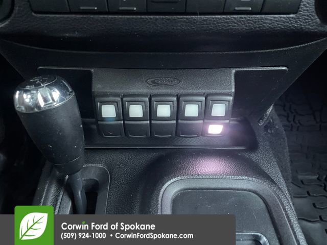 Used 2015 Jeep Wrangler Unlimited Rubicon w/ Connectivity Group image 35