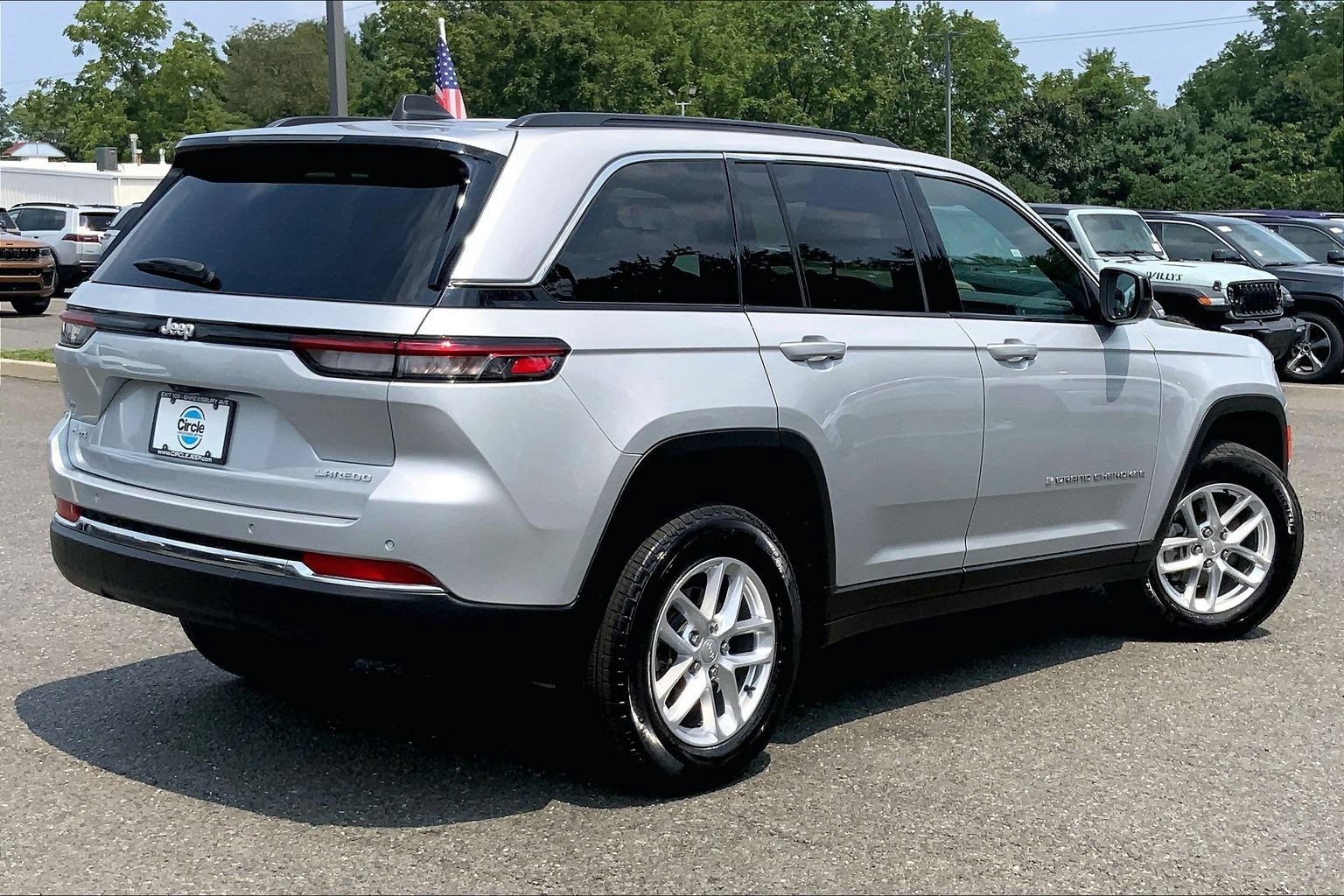 Certified 2025 Jeep Grand Cherokee Laredo X w/ Luxury Tech Group I AWD/4WD image 11