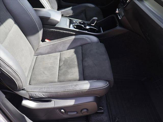 Used 2021 Volvo XC40 T4 R-Design w/ Climate Package FWD image 27