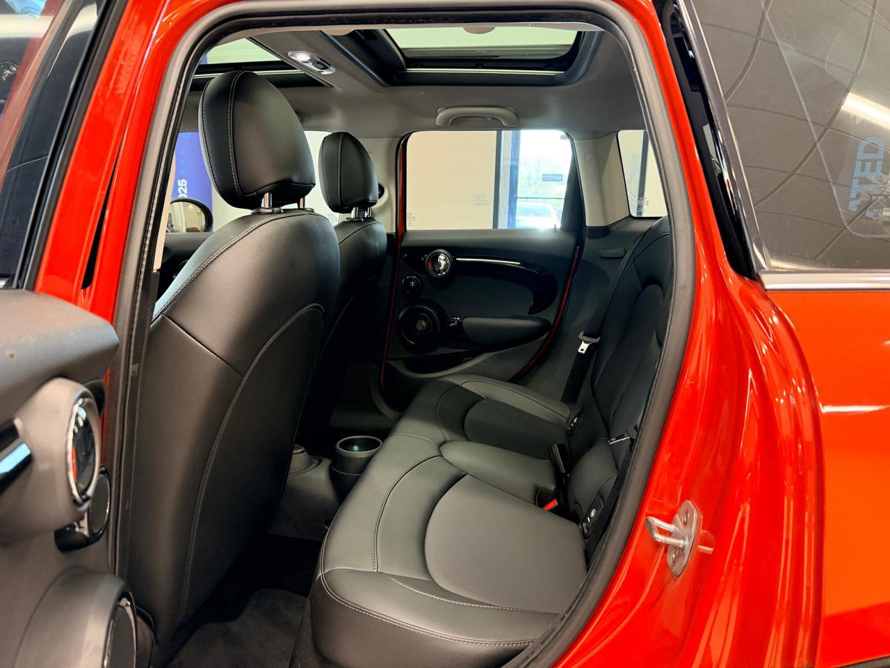 Used 2019 MINI Cooper 4-Door Hardtop image 21