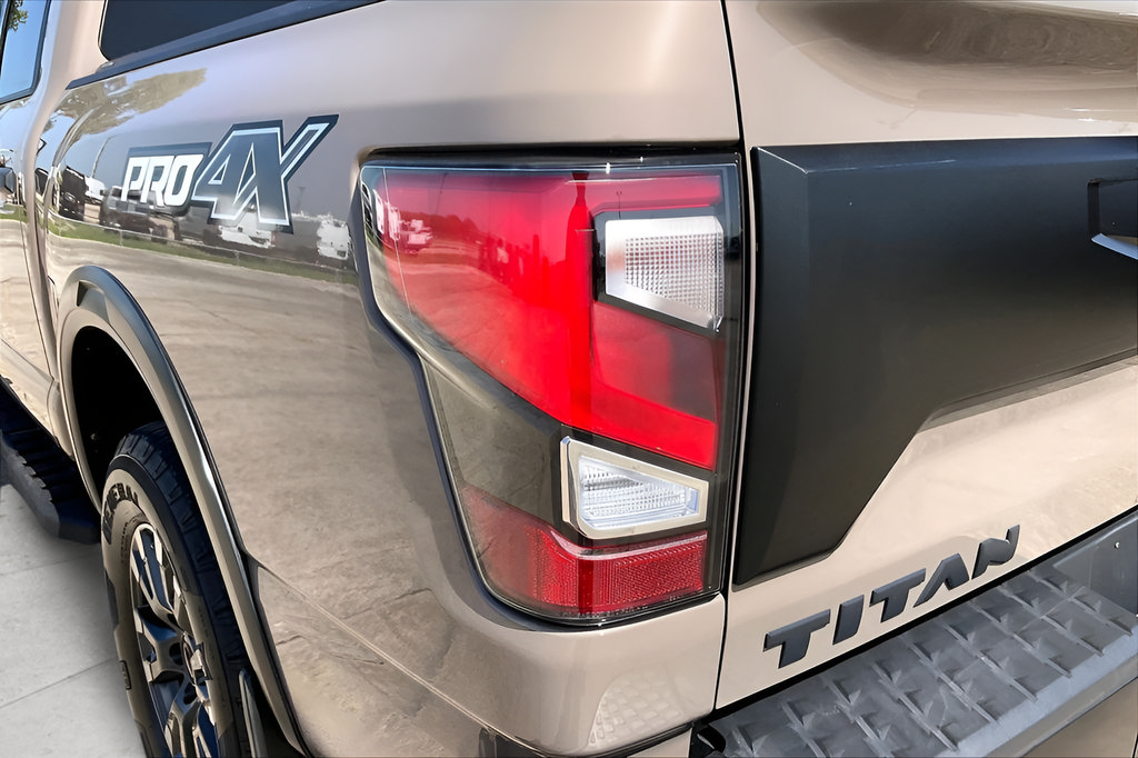 Used 2024 Nissan Titan PRO-4X w/ Pro-4x Convenience Package AWD/4WD image 20
