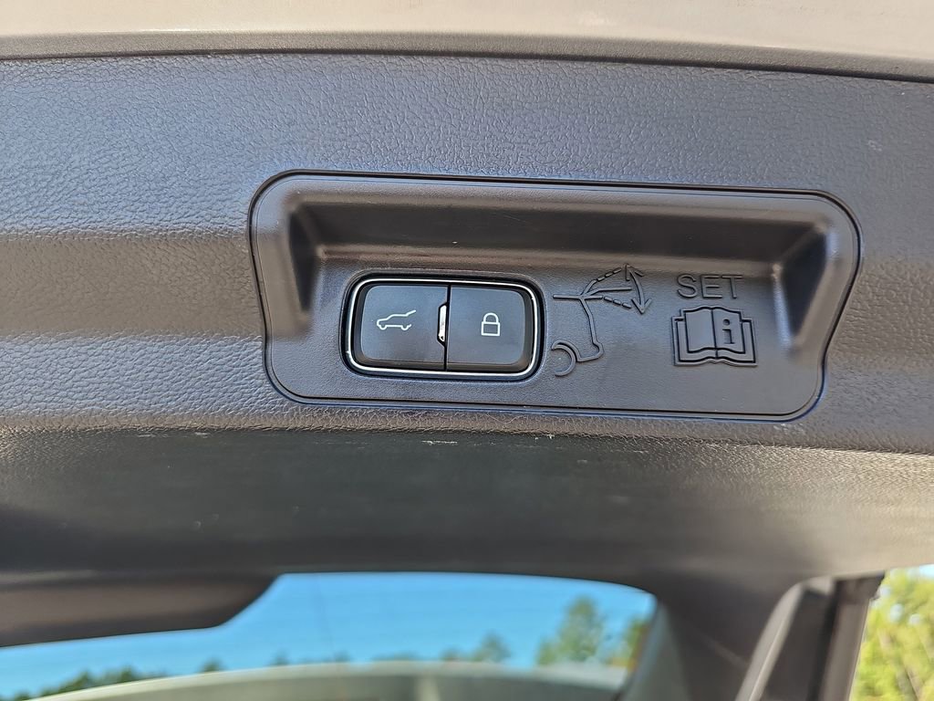 Used 2022 Ford Explorer Limited w/ Equipment Group 301A image 18