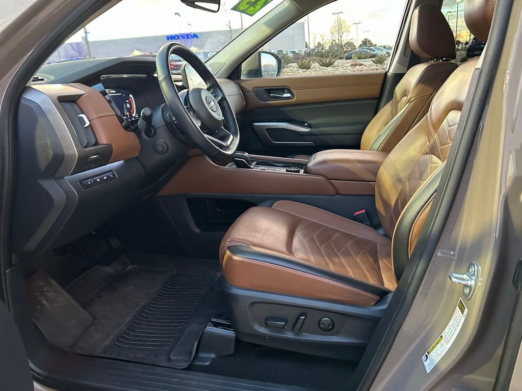 Used 2023 Nissan Pathfinder Platinum image 14