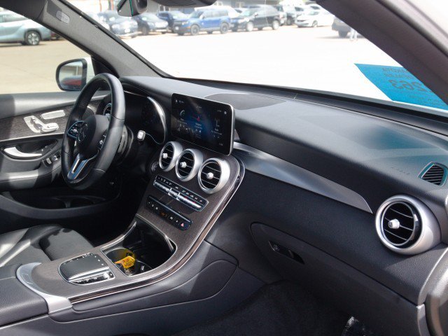 Used 2022 Mercedes-Benz GLC 300 4MATIC image 37