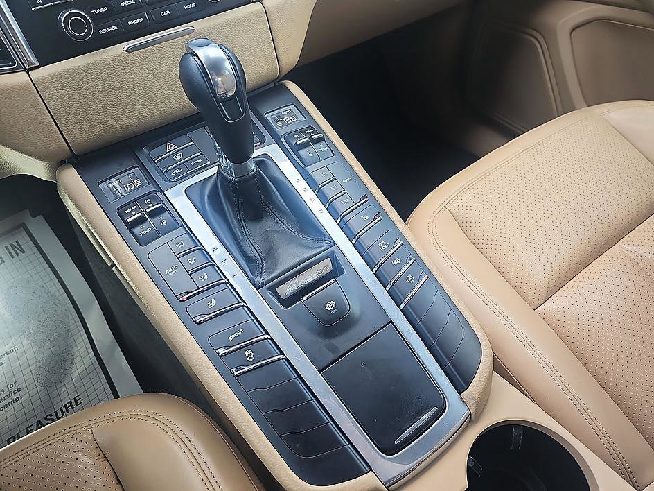 Used 2018 Porsche Macan image 24