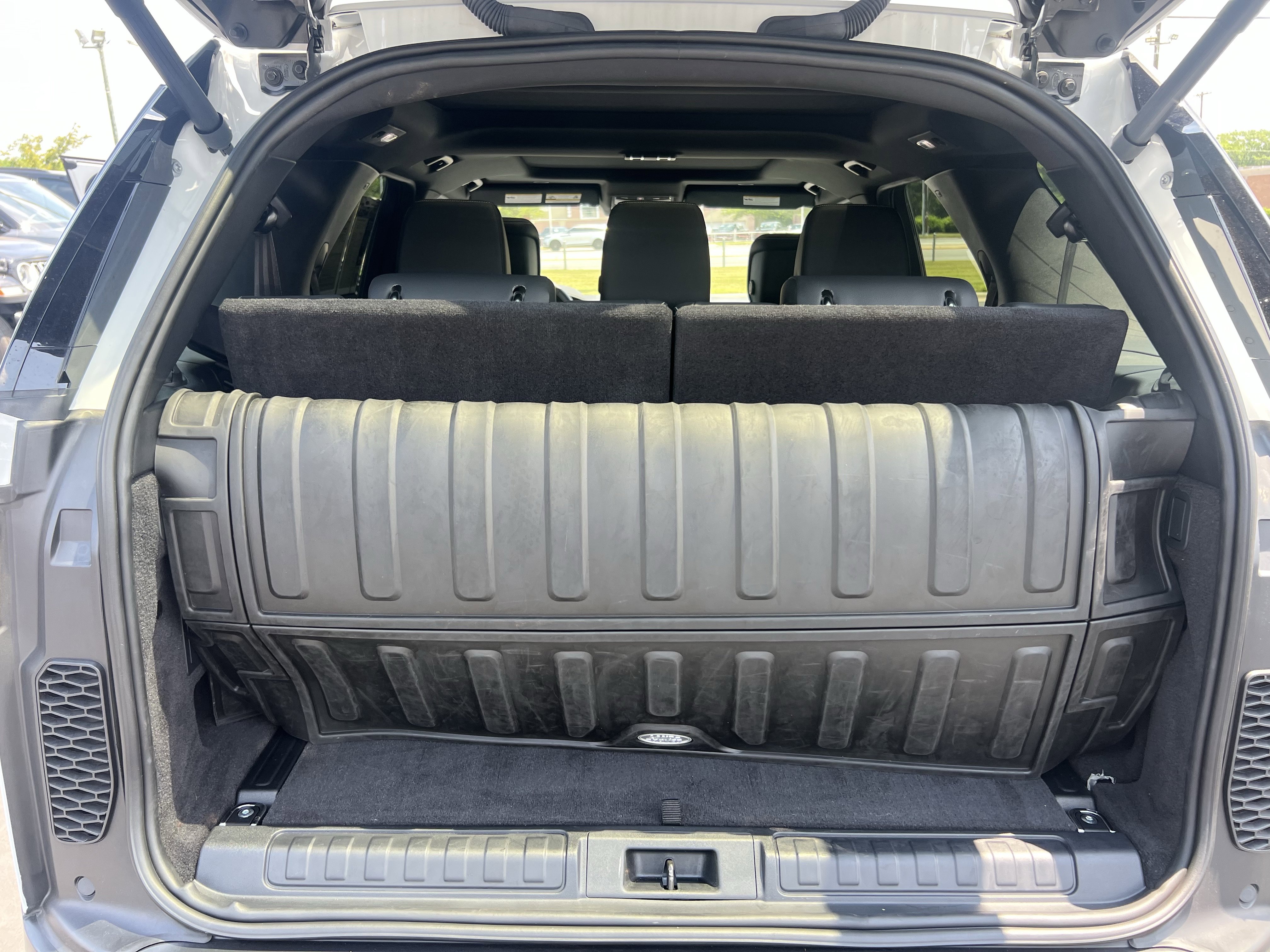 Certified 2025 Land Rover Discovery S AWD/4WD image 38