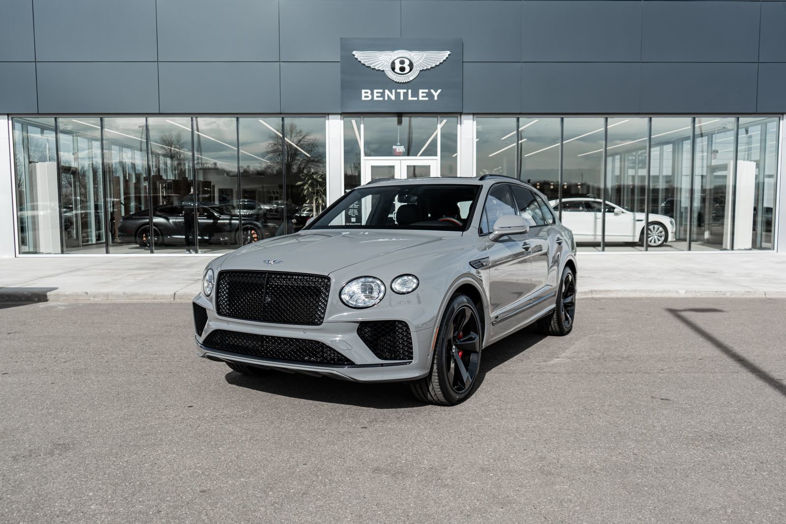 Used 2022 Bentley Bentayga image 1